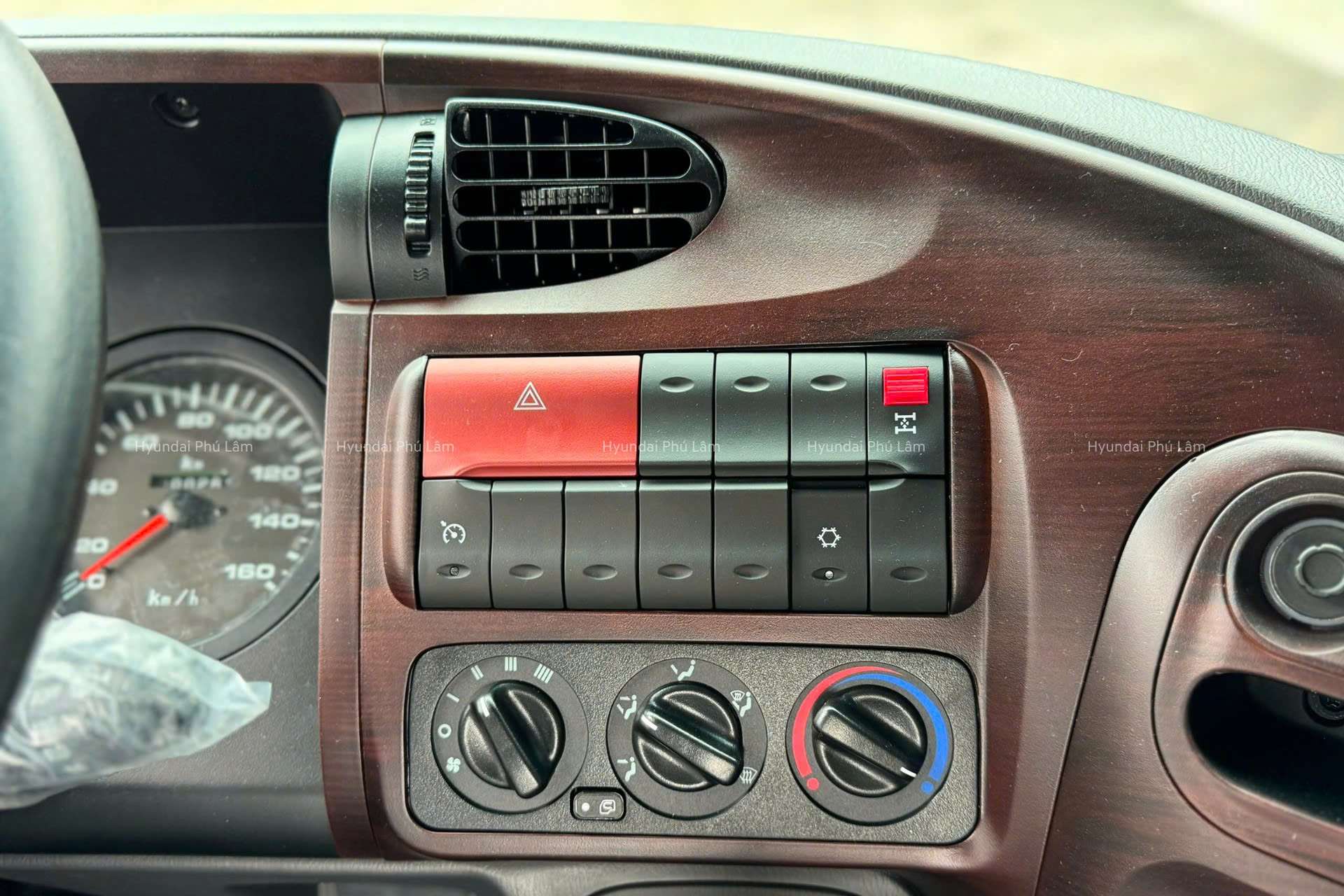 Hyundai HD1000 (13).jpg