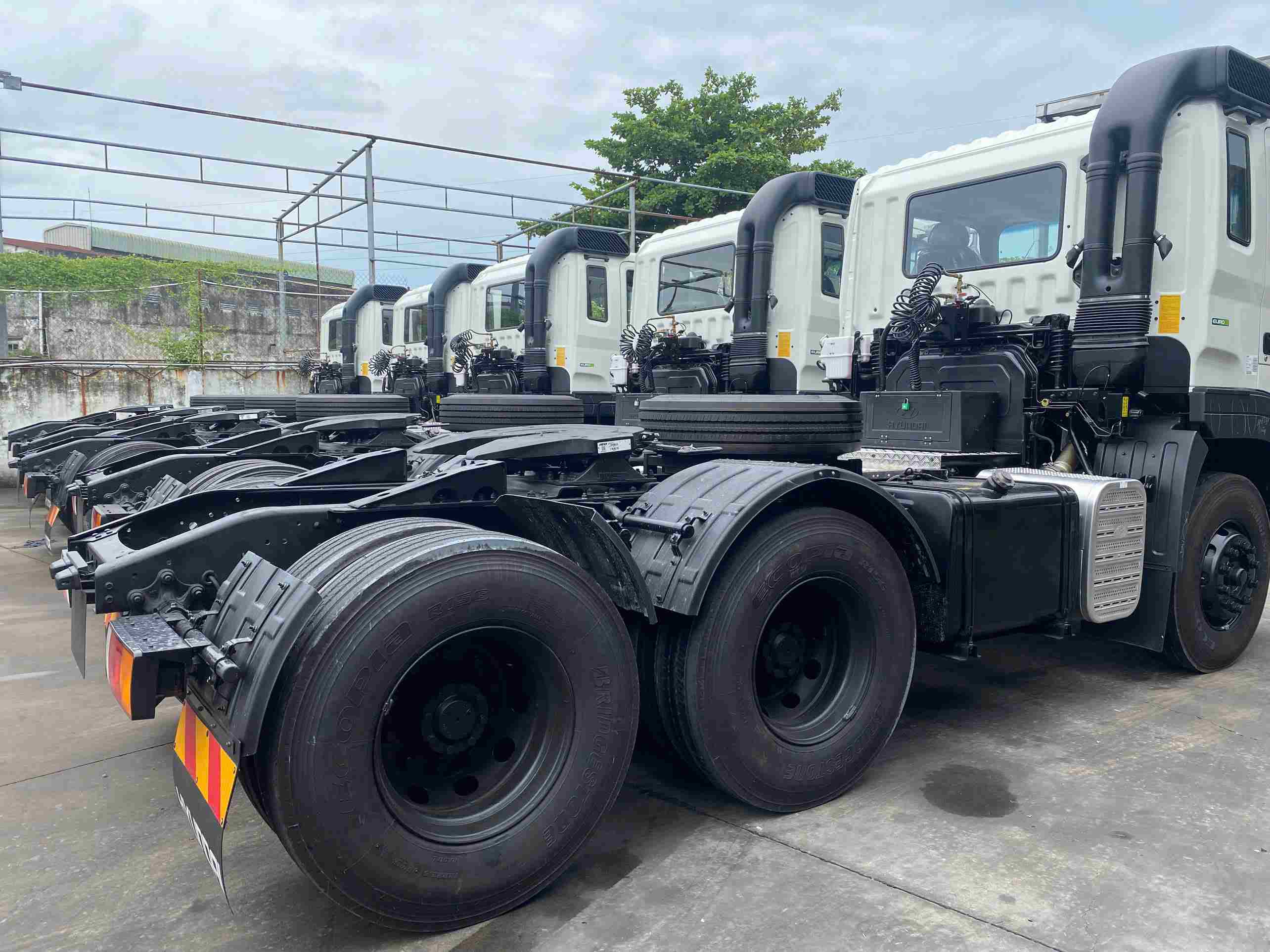Hyundai HD1000 (8).jpg