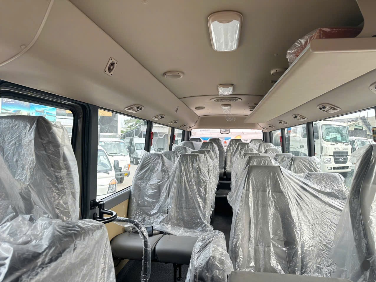 Hyundai New Country E5 29 cho (10).jpg