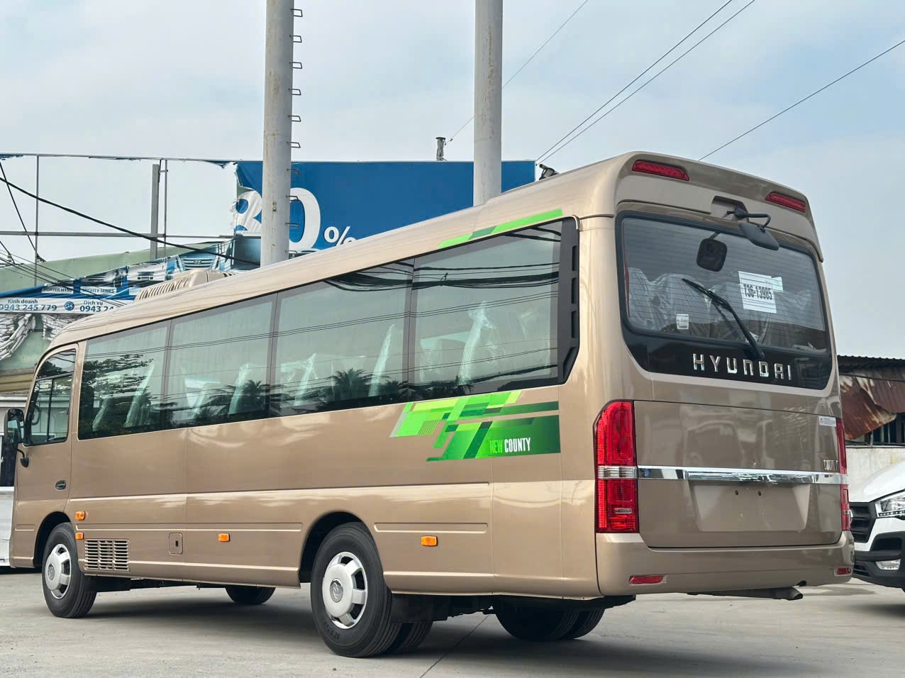 Hyundai New Country E5 29 cho (4).jpg