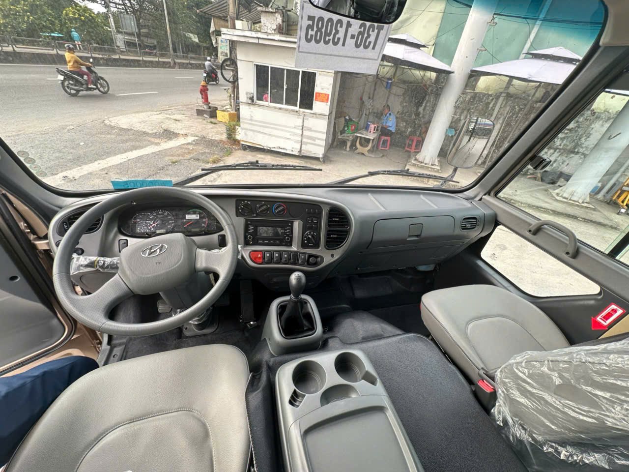 Hyundai New Country E5 29 cho (7).jpg