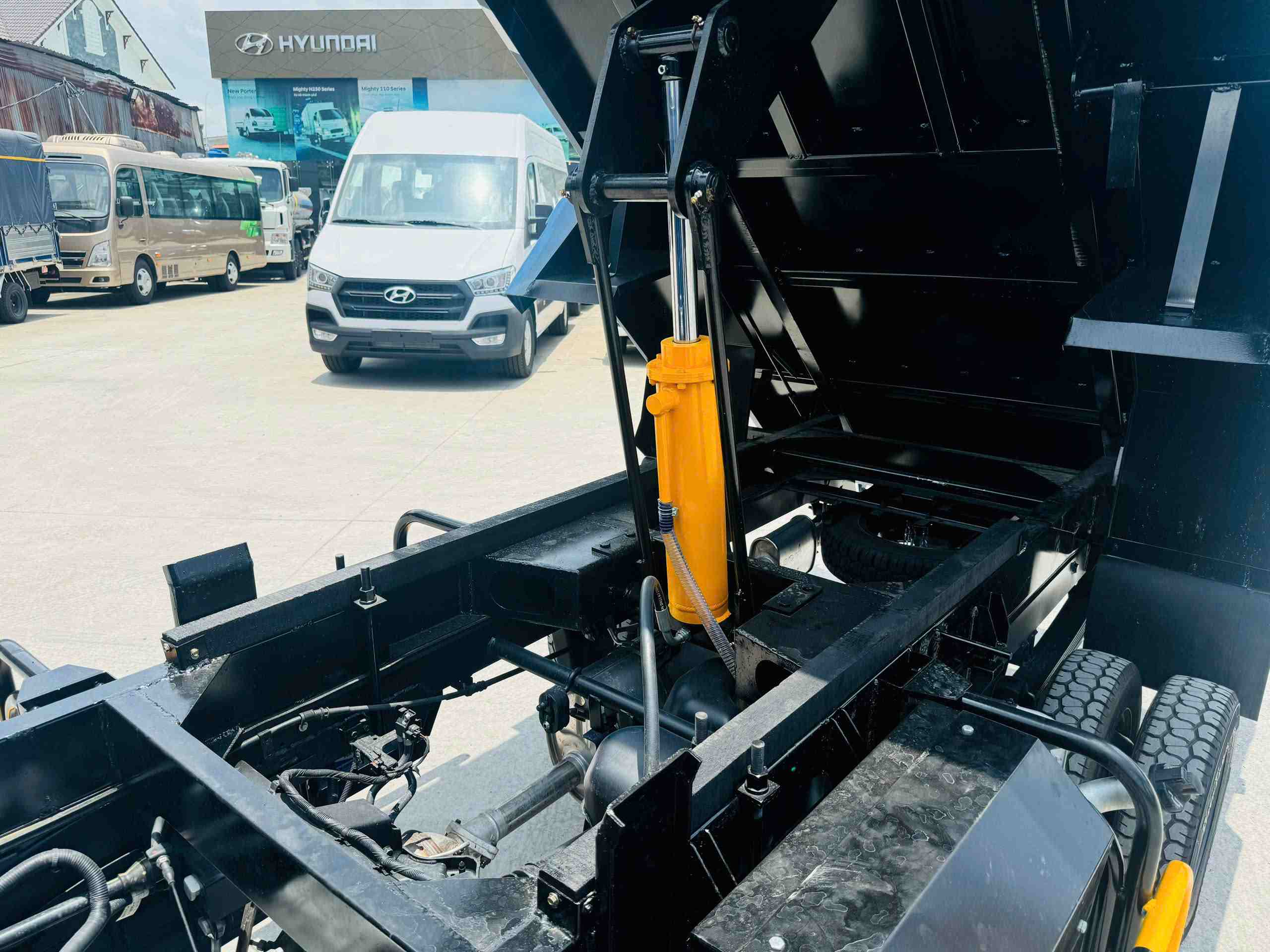 Hyundai New Porter H150 thung ben (21).jpg