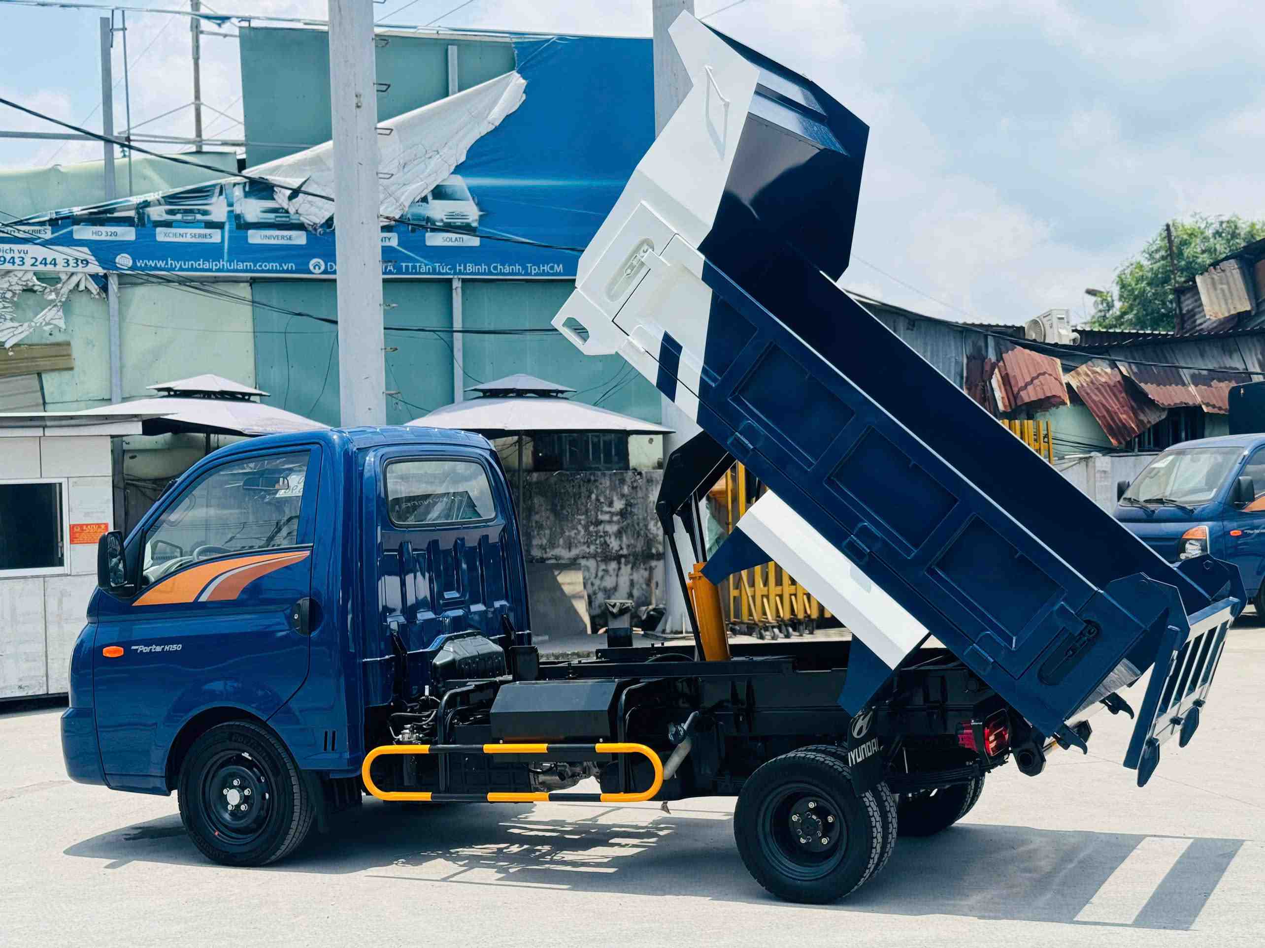 Hyundai New Porter H150 thung ben (7).jpg